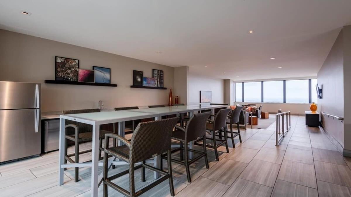 26Th Fl Bold Cozysuites With Pool, Gym Dallas Exterior photo